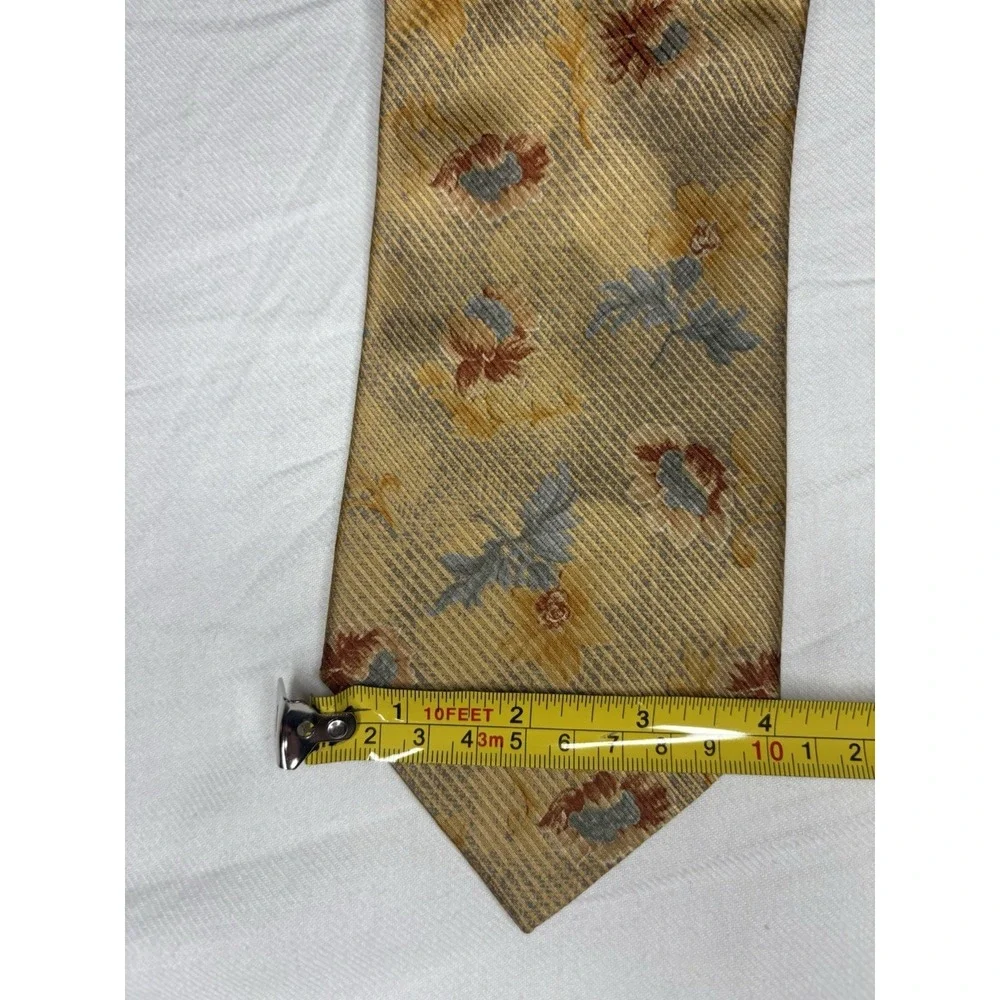 Ermenegildo Zegna Gold Floral Paisley Silk Luxury Executive Tie Made in Italy